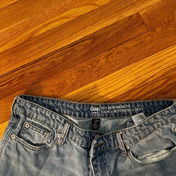 Size 10 Gap Jeans light wash - Picture 3 of 3